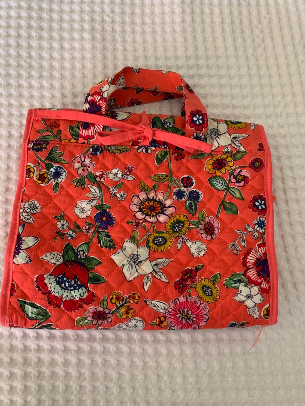 Vera Bradley Coral Floral Quilted Toiletries hanging bag EUC - Picture 2 of 4